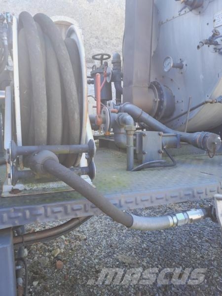MENARD BOUILLE SUR BERCE 3000 LITRES Andra vägbyggnadsmaskiner