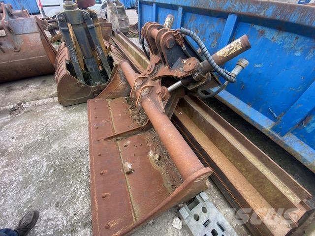 Volvo ORIENTABLE & TERRASSEMENT 2M & 1M50 버켓