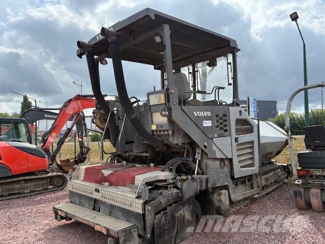 Volvo P6820C معدات السفلتة