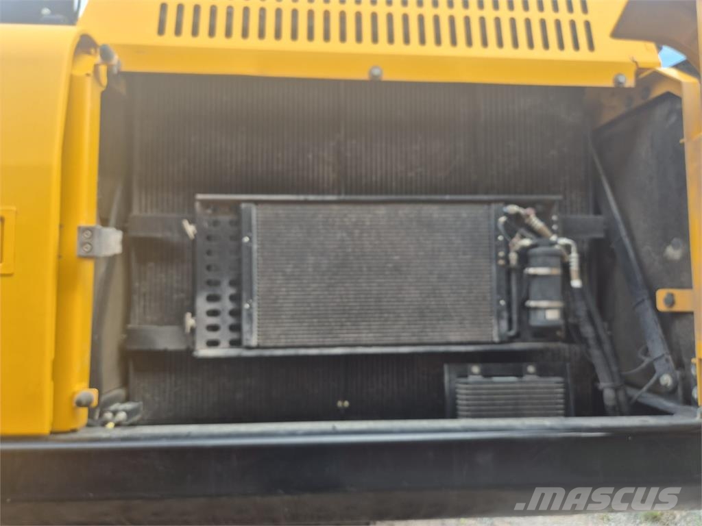 JCB JS370LCT4F Excavadoras sobre orugas