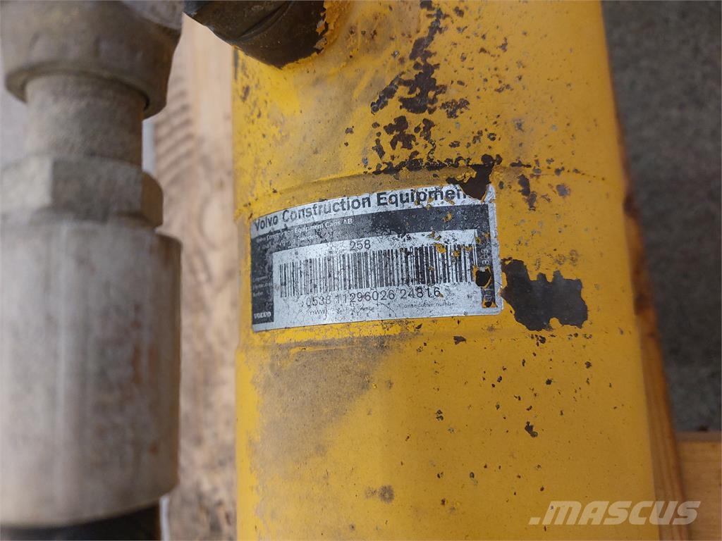 Volvo A25D66 HYDRAULIC CYLINDER Važiuoklė ir suspensija