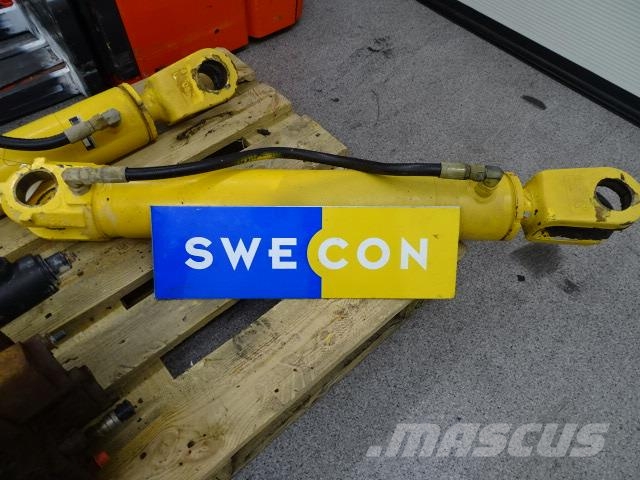 Volvo A25D66 Styrcylinder Alusta ja jousitus