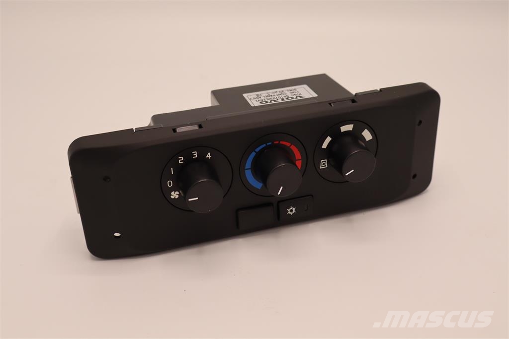 Volvo CONTROL PANEL Kabíny a interiér
