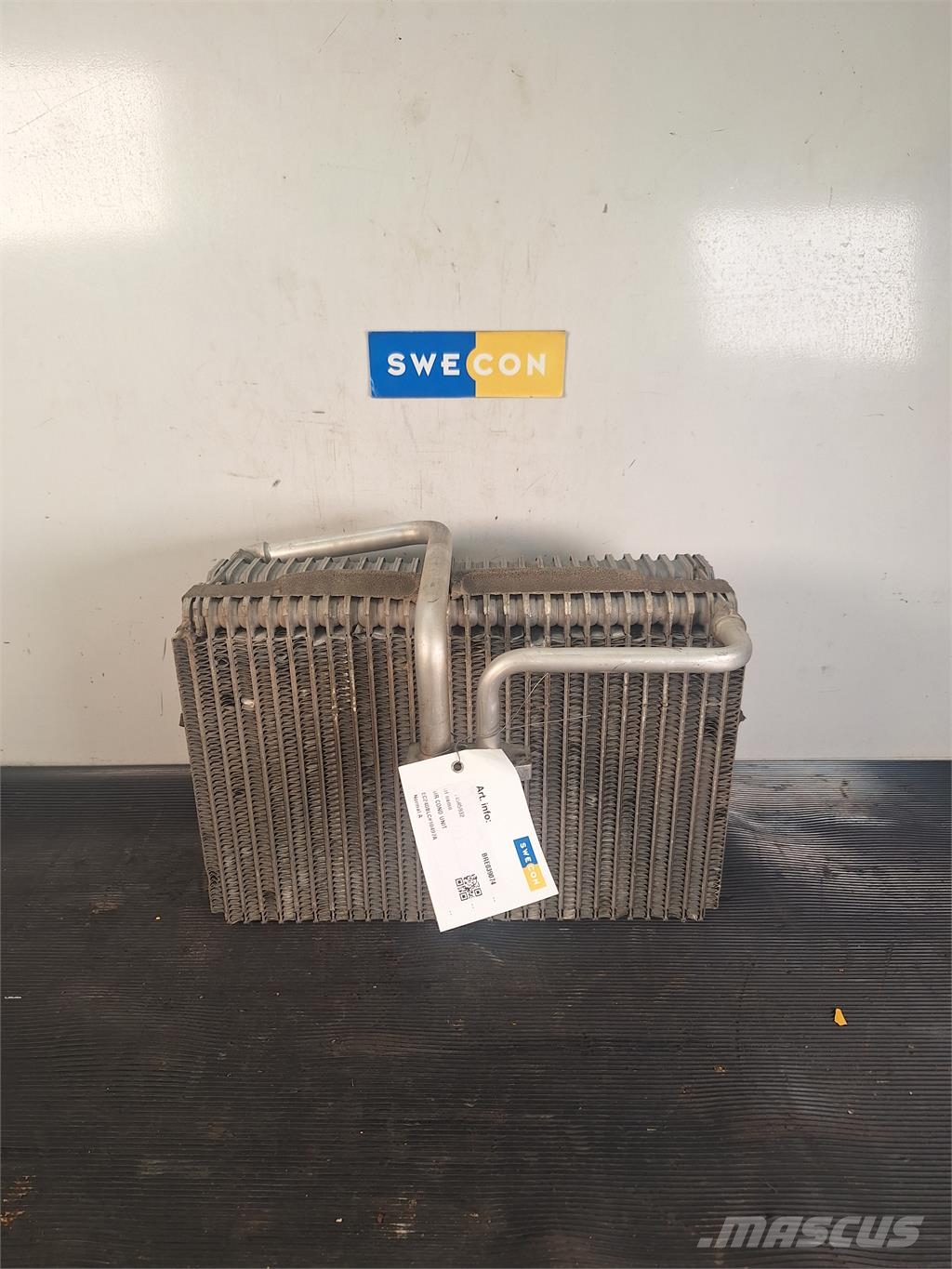 Volvo EC240BLC AIR COND UNIT ラジエター
