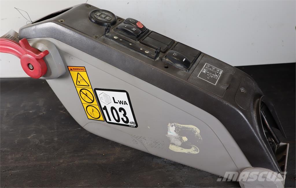 Volvo EC240CL KÅPA Cabine en interieur
