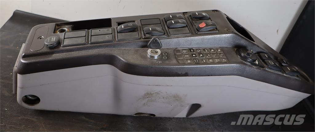 Volvo EC240CL KÅPA Cabine en interieur
