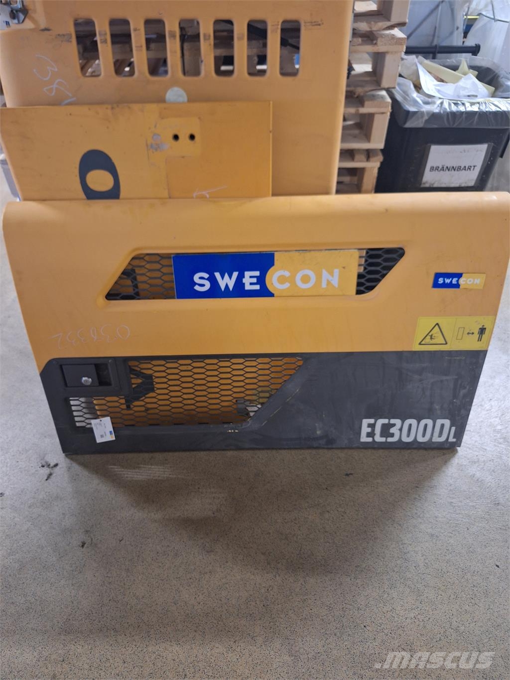 Volvo EC300DL DÖRR シャーシ及びサスペンション