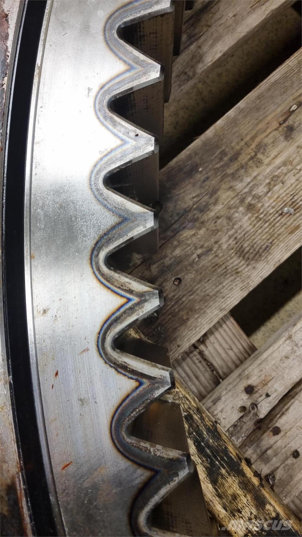 Volvo EC300DL SVÄNGVÄXEL Chassis e suspensões