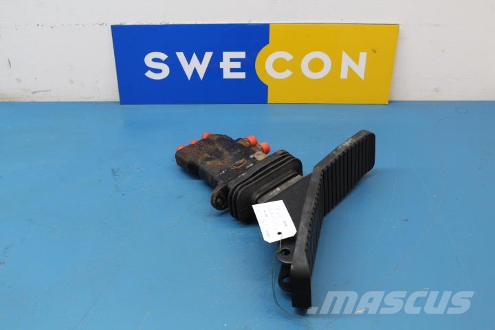 Volvo EW180B PEDAL 液压