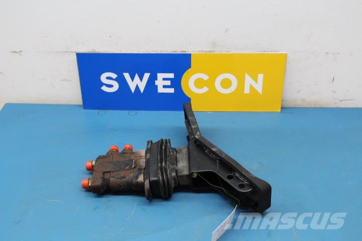 Volvo EW180B PEDAL 液压