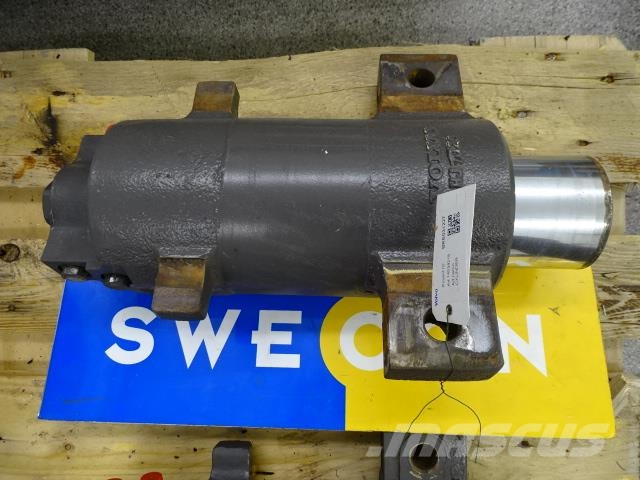 Volvo EW180C CYLINDER Hidráulicos