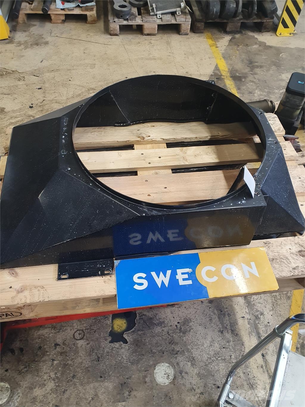 Volvo EWR150E FLÄKTKÅPA Radijatori