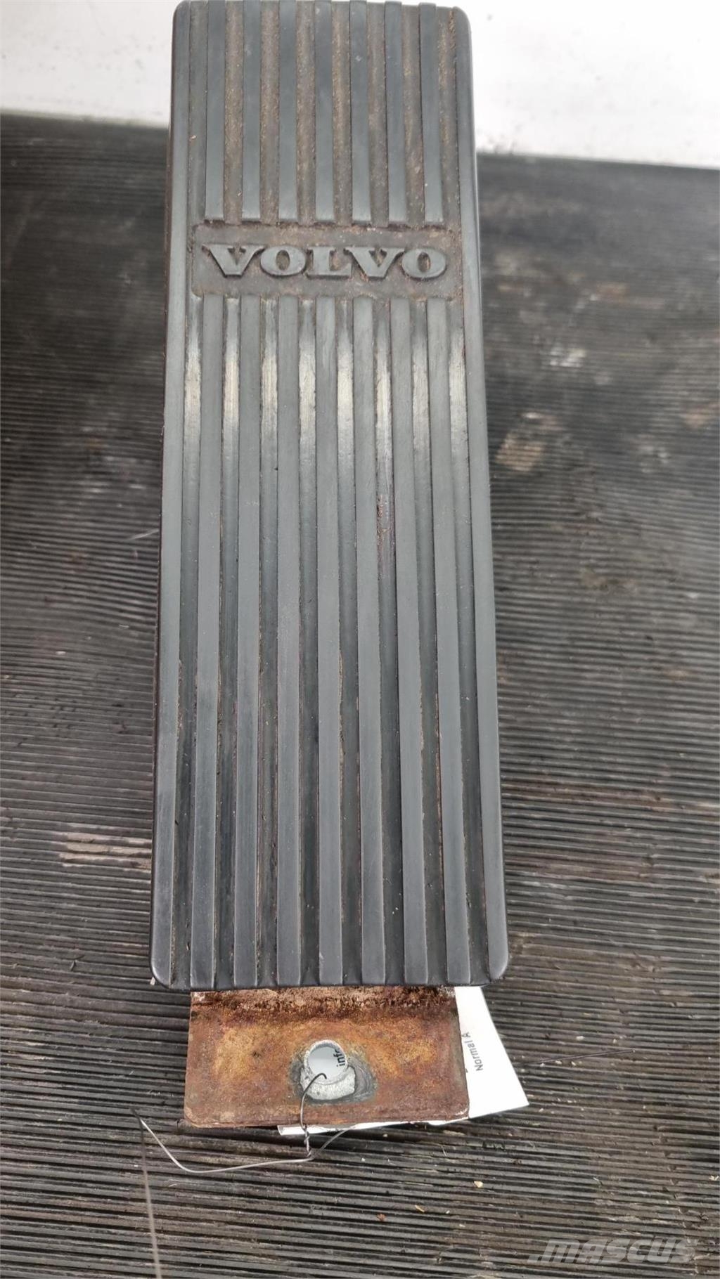 Volvo L110E GASPEDAL Kabīnes un interjers