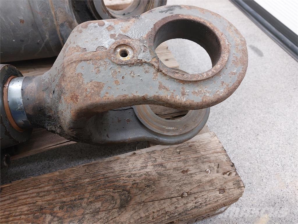 Volvo L110F HYDRAULCYLINDER Drugi deli