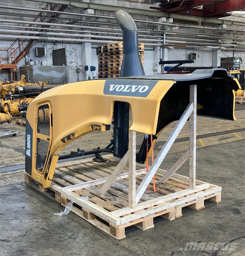 Volvo L180G KOMPLETT MOTORHUV L150G - L250G Chassis and suspension