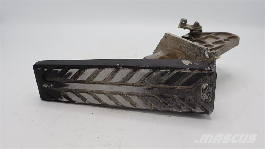 Volvo L25F GASPEDAL Kabinos ir interjeras