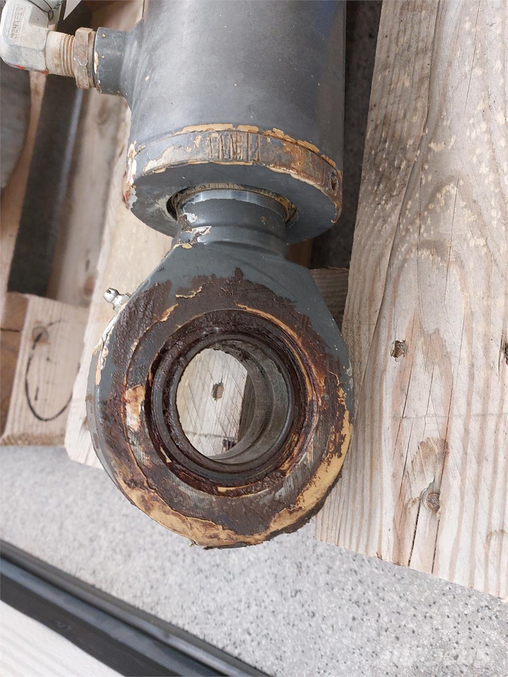 Volvo L35 LYFTCYLINDER Muud osad