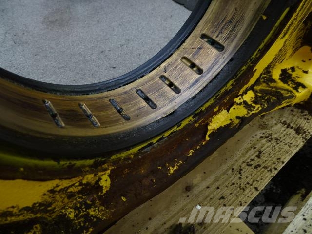 Volvo L90C Bakaxelupphängning Axles