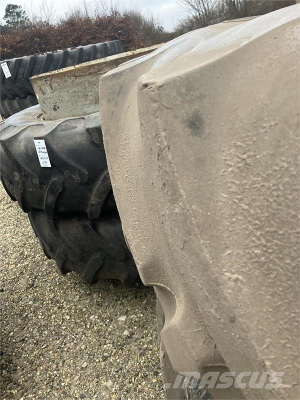 - - - 20.8R42 Tyres, wheels and rims