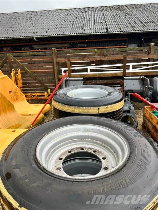  - - - 385/65R22.5 الإطارات والعجلات والحافات