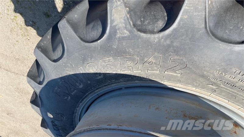 BKT 520/85R42 الإطارات والعجلات والحافات