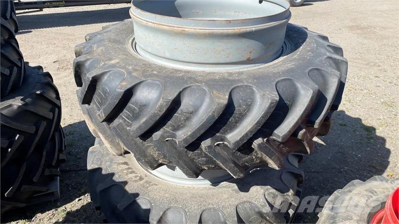 BKT 520/85R42 الإطارات والعجلات والحافات