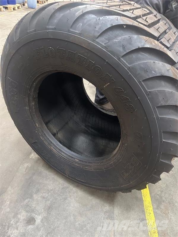 BKT 700/40R22,5 Tyres, wheels and rims