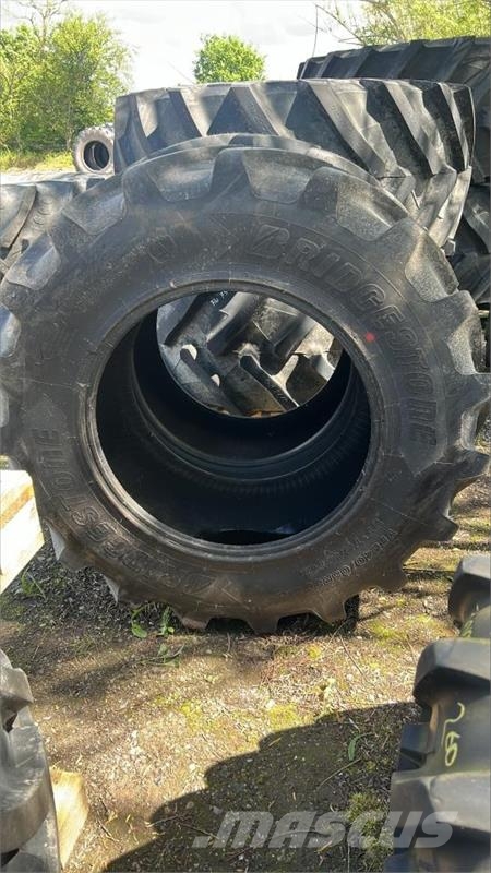 Bridgestone 540/65R28 Banden, wielen en velgen