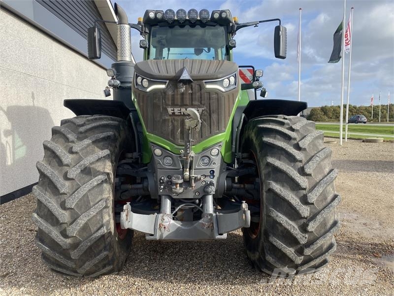 Fendt 1042 VARIO S4 Traktori