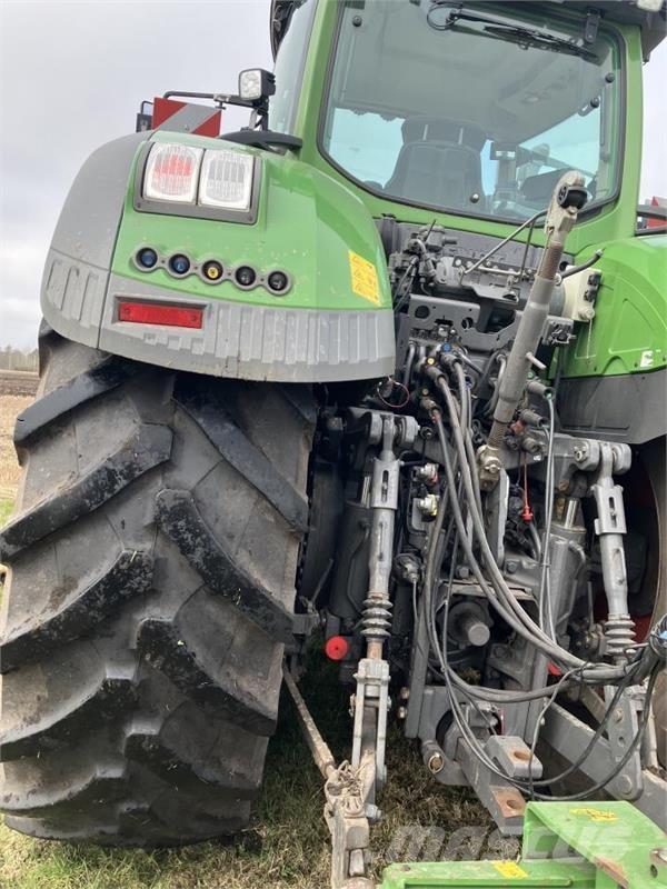 Fendt 1042 VARIO S4 Трактори