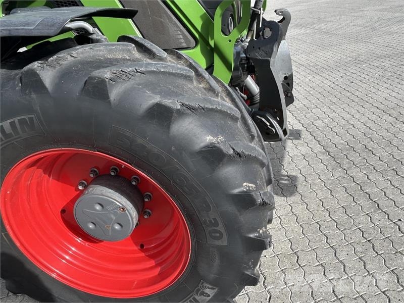 Fendt 724 VARIO GEN6 Trattori