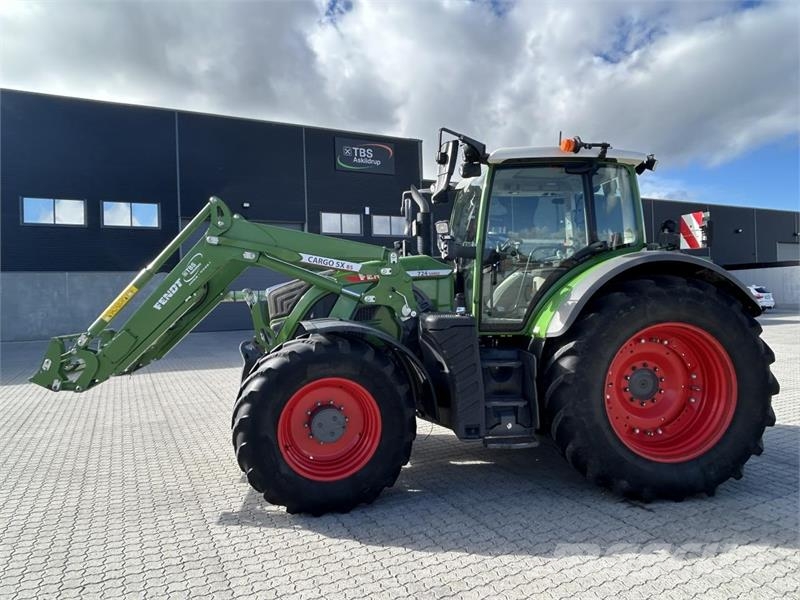 Fendt 724 VARIO GEN6 Trattori