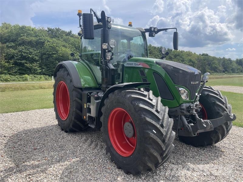 Fendt 724 VARIO S4 Трактори