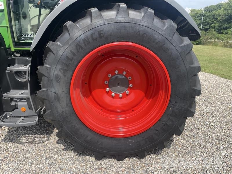 Fendt 724 VARIO S4 Трактори