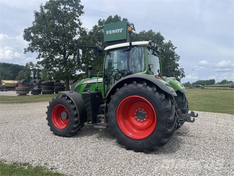 Fendt 724 VARIO S4 Трактори