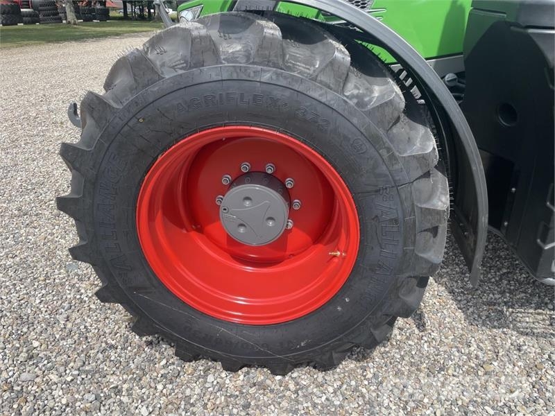 Fendt 724 VARIO S4 Трактори