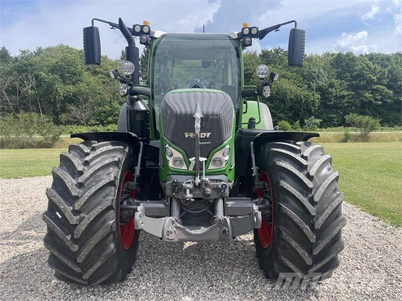 Fendt 724 VARIO S4 Трактори