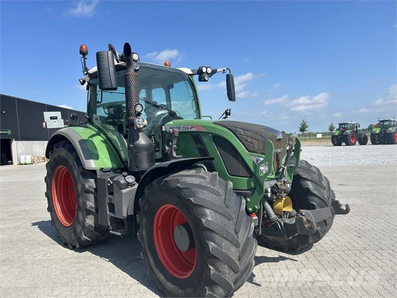 Fendt 724 VARIO SCR Трактори