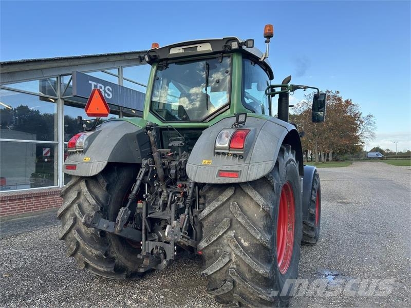 Fendt 824 VARIO SCR Tracteur