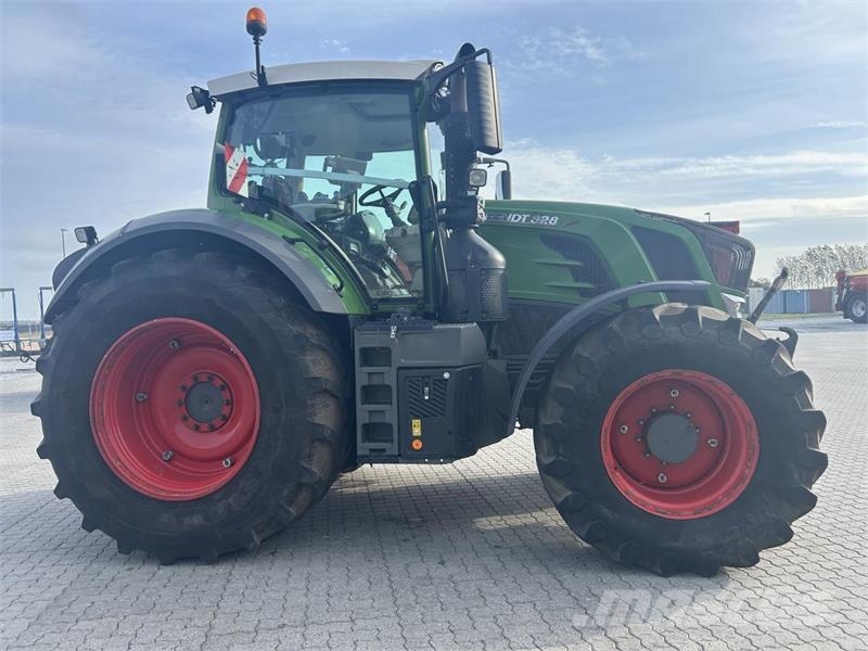 Fendt 828 VARIO S4 Traktorok