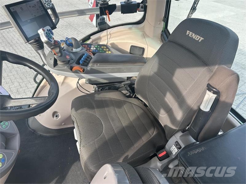 Fendt 828 VARIO S4 Traktorok