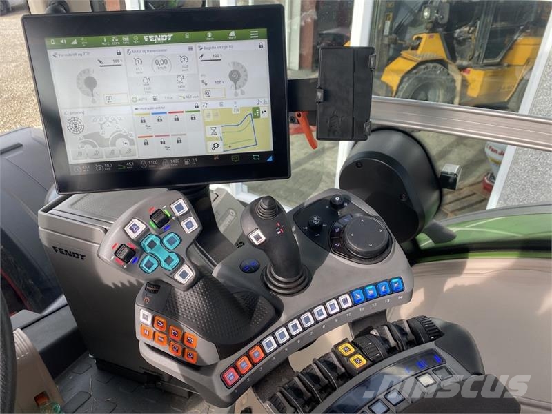 Fendt 832 VARIO GEN5 Traktori