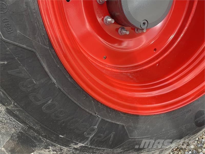 Fendt 832 VARIO GEN5 Traktori