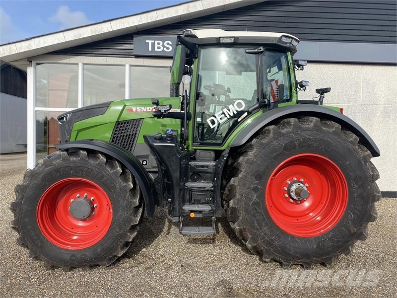Fendt 832 VARIO GEN5 Traktori