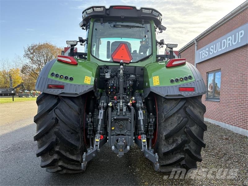 Fendt 832 VARIO GEN5 Tracteur
