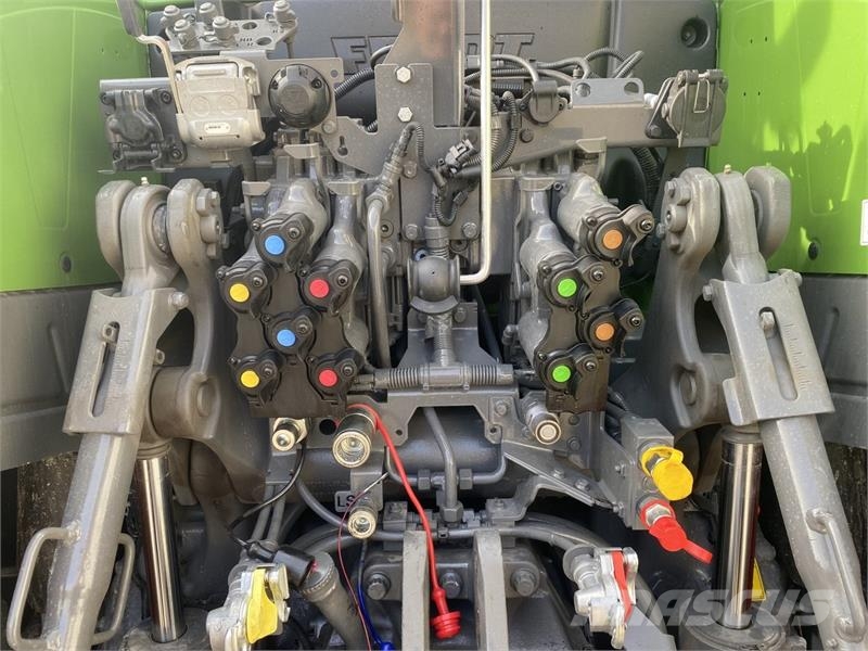 Fendt 832 VARIO GEN5 Traktori
