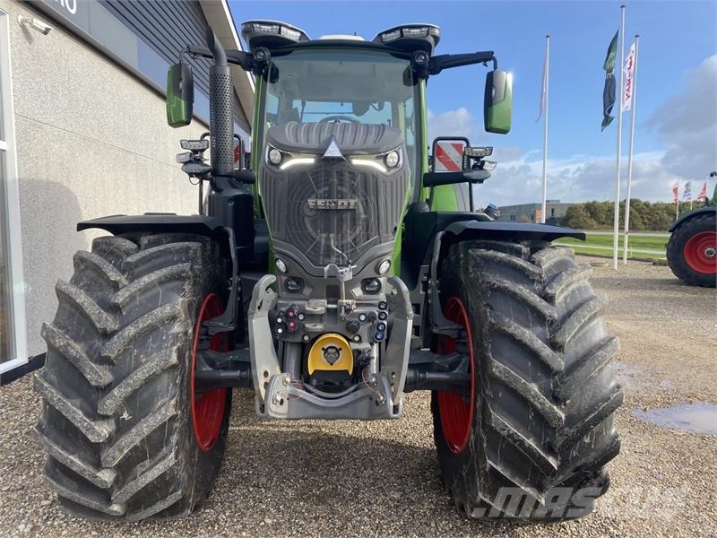 Fendt 832 VARIO GEN5 Traktori