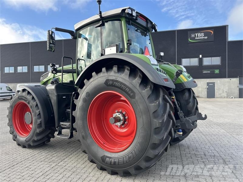 Fendt 933 VARIO GEN7 Tractoren