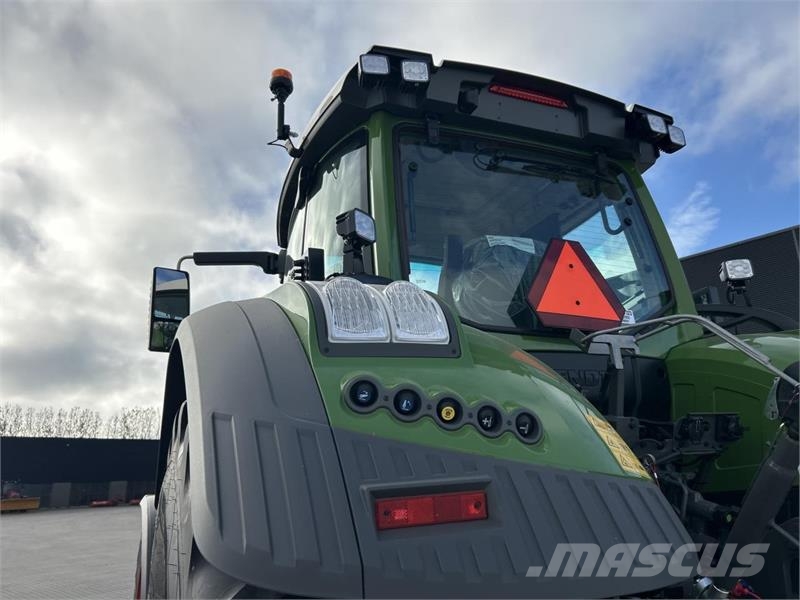 Fendt 933 VARIO GEN7 Tractoren
