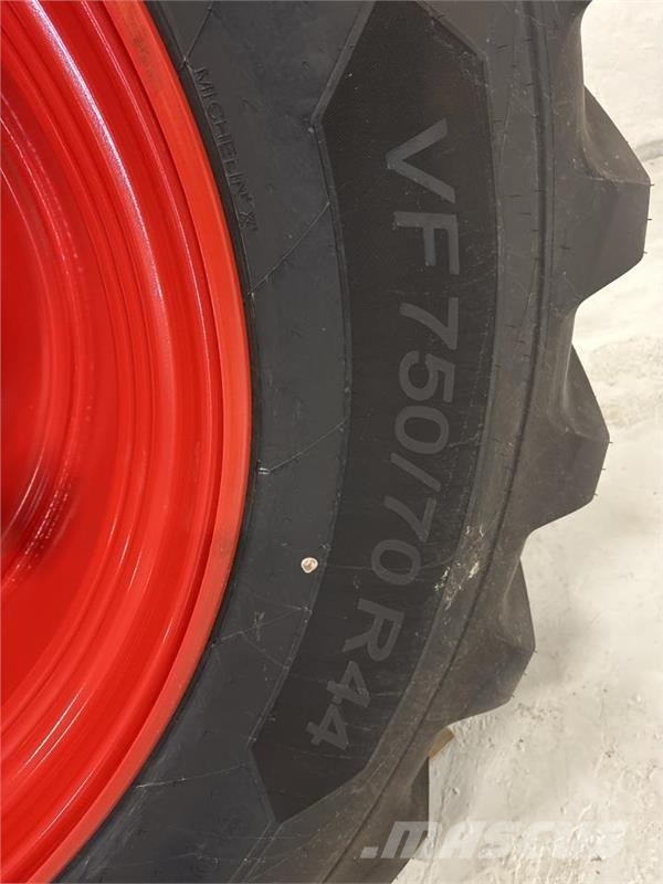 Fendt 933 VARIO GEN7 Traktorok